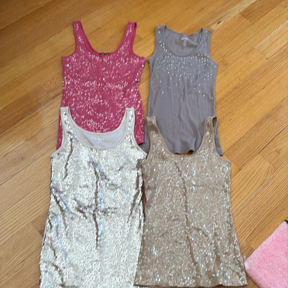 Bundle of women’s tank tops